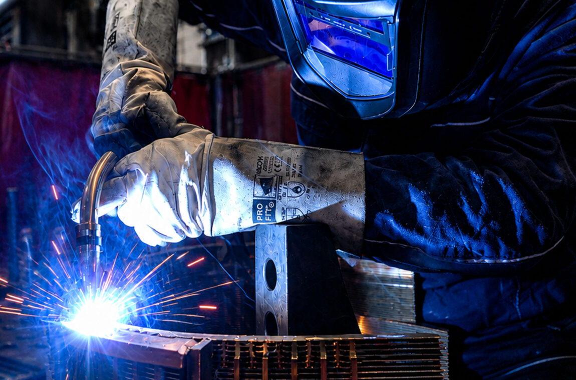 Certified Welding Quality According to ISO 3834-2 | STEINHAUS Employee Welding OPTIMA Slotted Screens